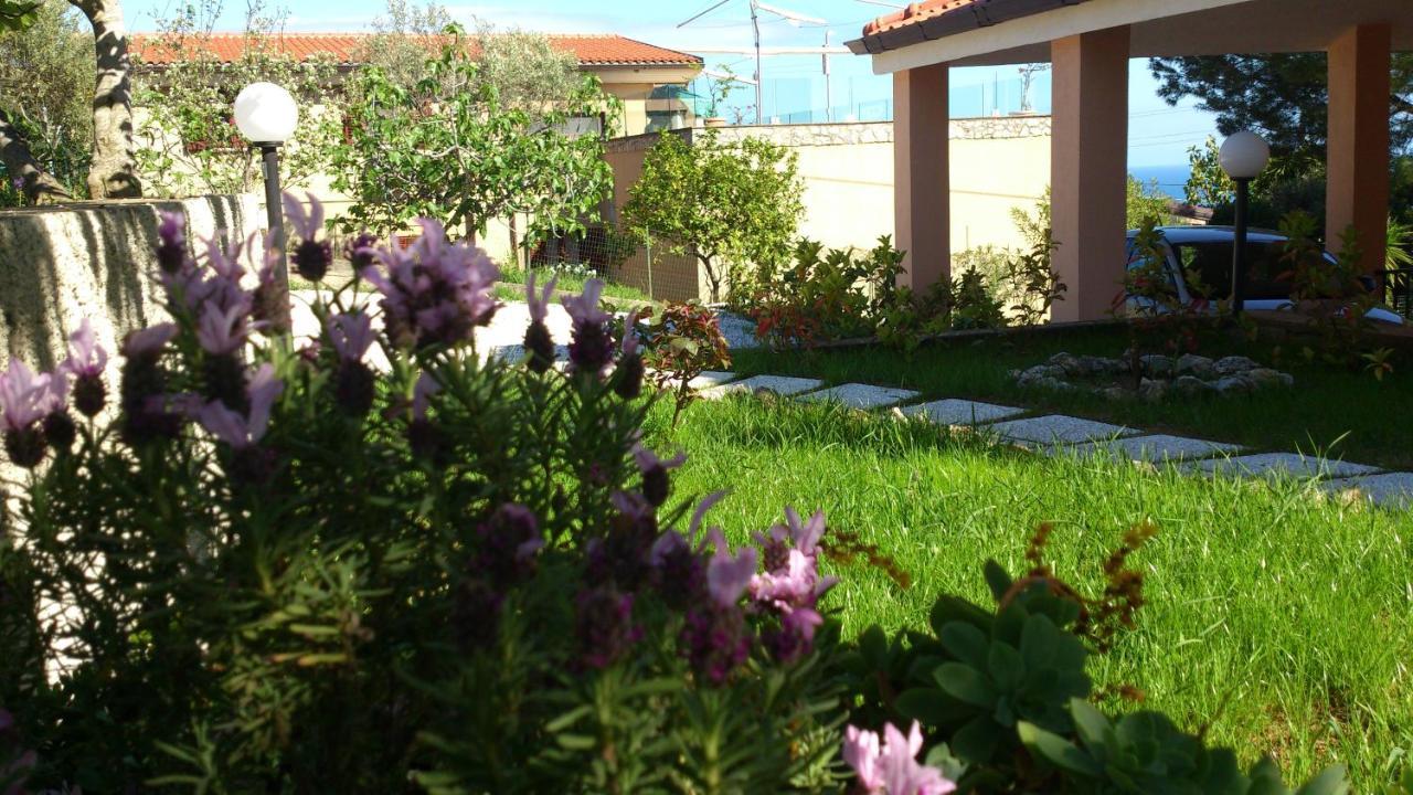 Borgo Marinaro Bed & Breakfast มารีนาดีกาเมโรตา ภายนอก รูปภาพ